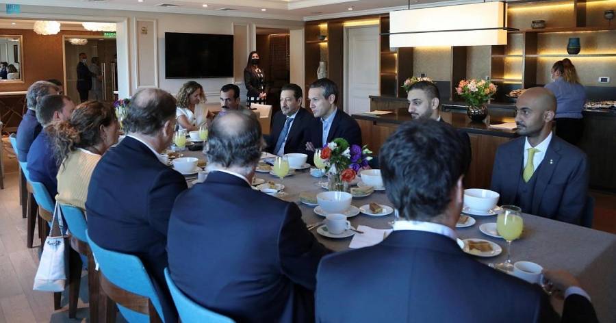 نائب وزير الخارجية السعودي يلتقي عدداً من رجال الأعمال في جمهورية تشيلي