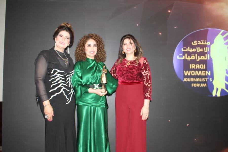 الإعلامية عًواطف الثنيان تفوز بجائزة أطوار  بهجت ٢٠٢٢