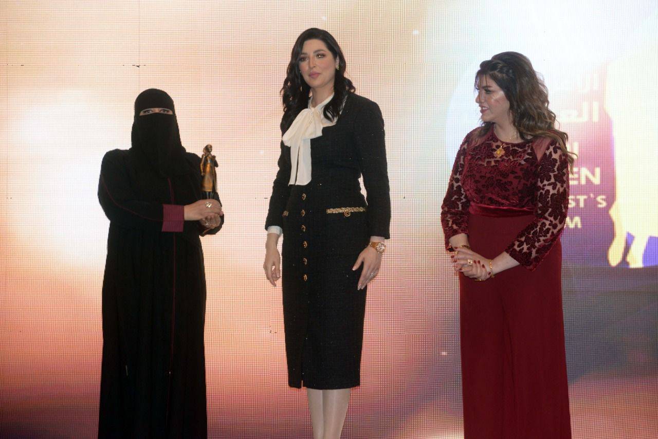 الإعلامية عًواطف الثنيان تفوز بجائزة أطوار  بهجت ٢٠٢٢