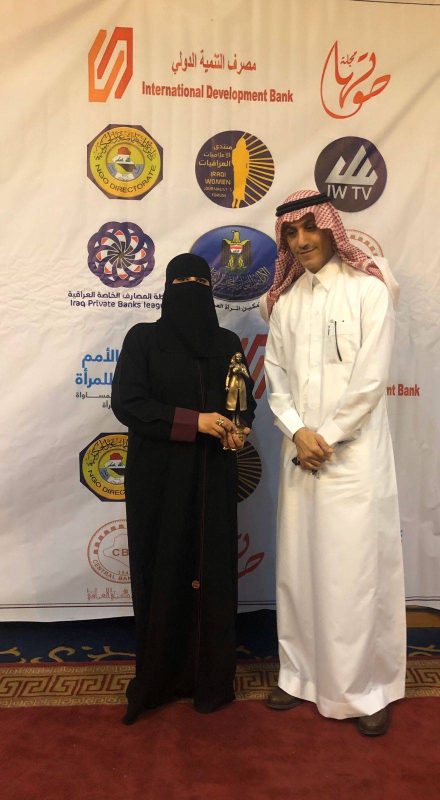 الإعلامية عًواطف الثنيان تفوز بجائزة أطوار  بهجت ٢٠٢٢
