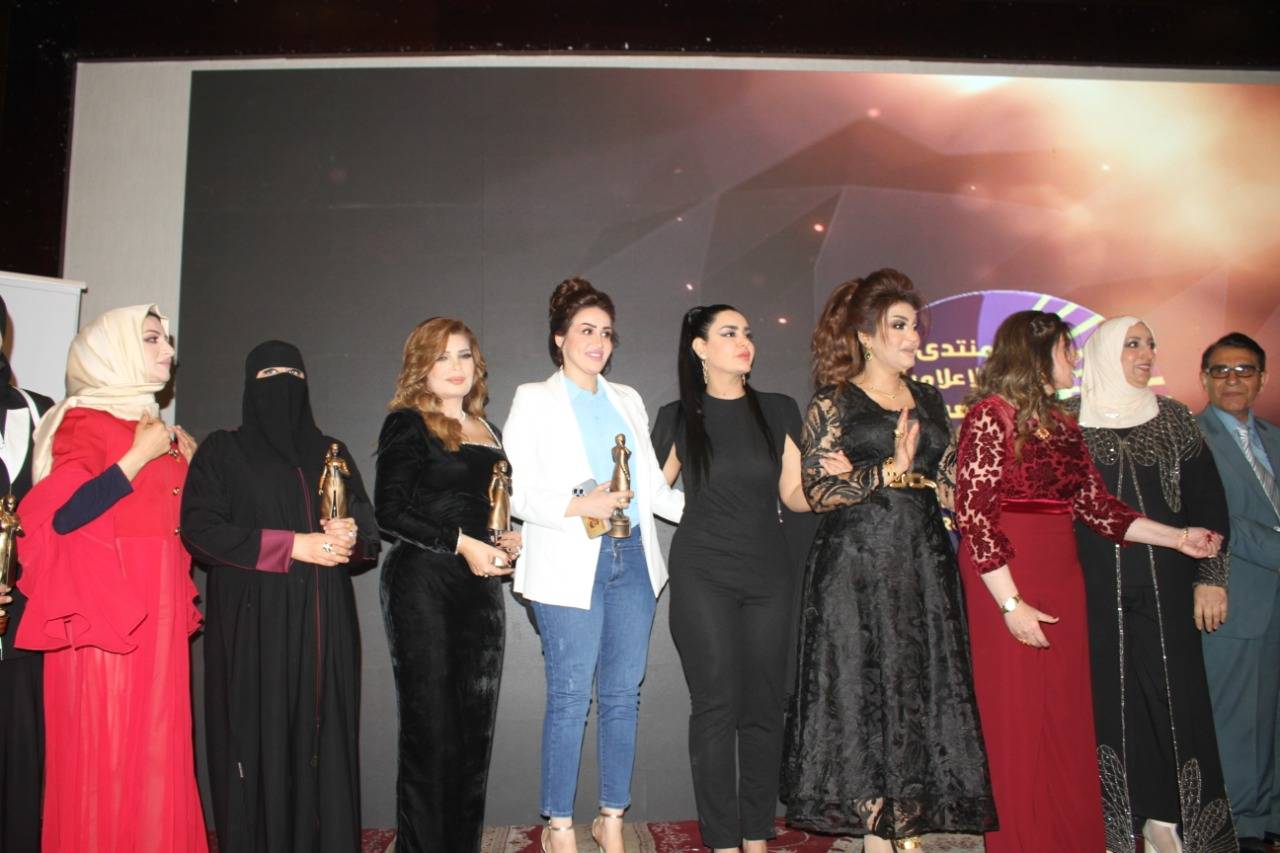الإعلامية عًواطف الثنيان تفوز بجائزة أطوار  بهجت ٢٠٢٢