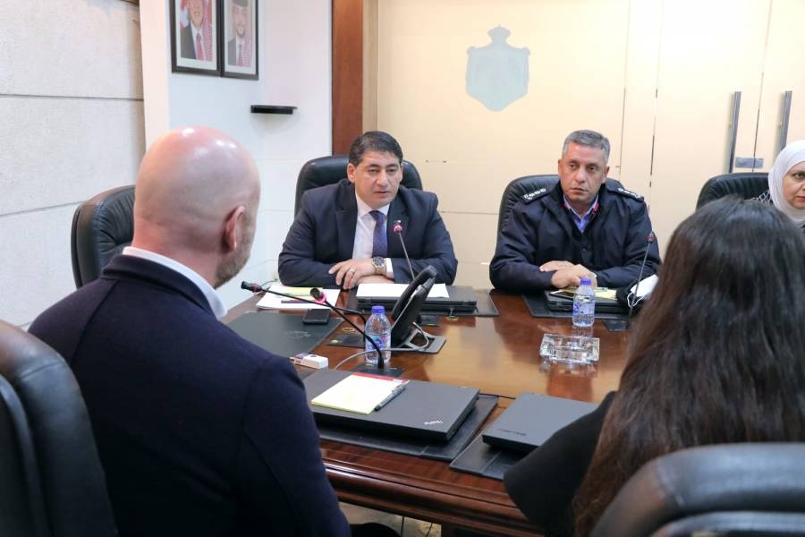 العواملة ومدير المركز النرويجي لحقوق الإنسان يبحثان سبل التعاون