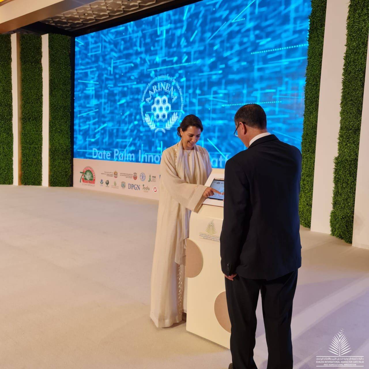 وزير الزراعة الحنيفات يشيد بجهود دولة الإمارات بدعم وتنمية قطاع النخيل وإنتاج التمور في الأردن