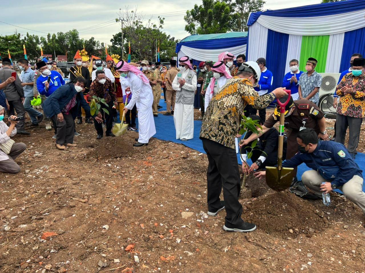 الصندوق السعودي للتنمية يضع حجر الأساس لثلاثة مشاريع تعليمية وصحية في إندونيسيا