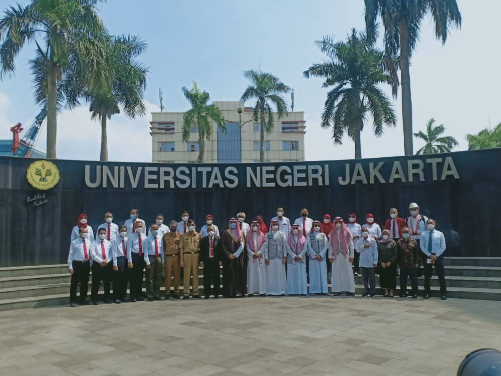 الصندوق السعودي للتنمية يضع حجر الأساس لثلاثة مشاريع تعليمية وصحية في إندونيسيا