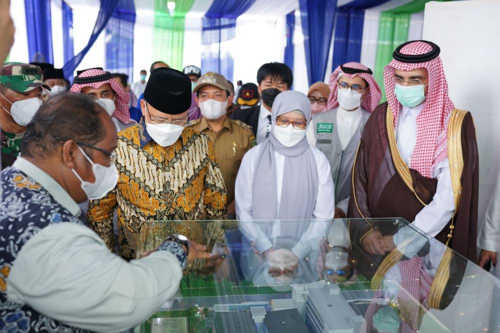 الصندوق السعودي للتنمية يضع حجر الأساس لثلاثة مشاريع تعليمية وصحية في إندونيسيا