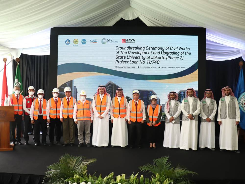 الصندوق السعودي للتنمية يضع حجر الأساس لثلاثة مشاريع تعليمية وصحية في إندونيسيا