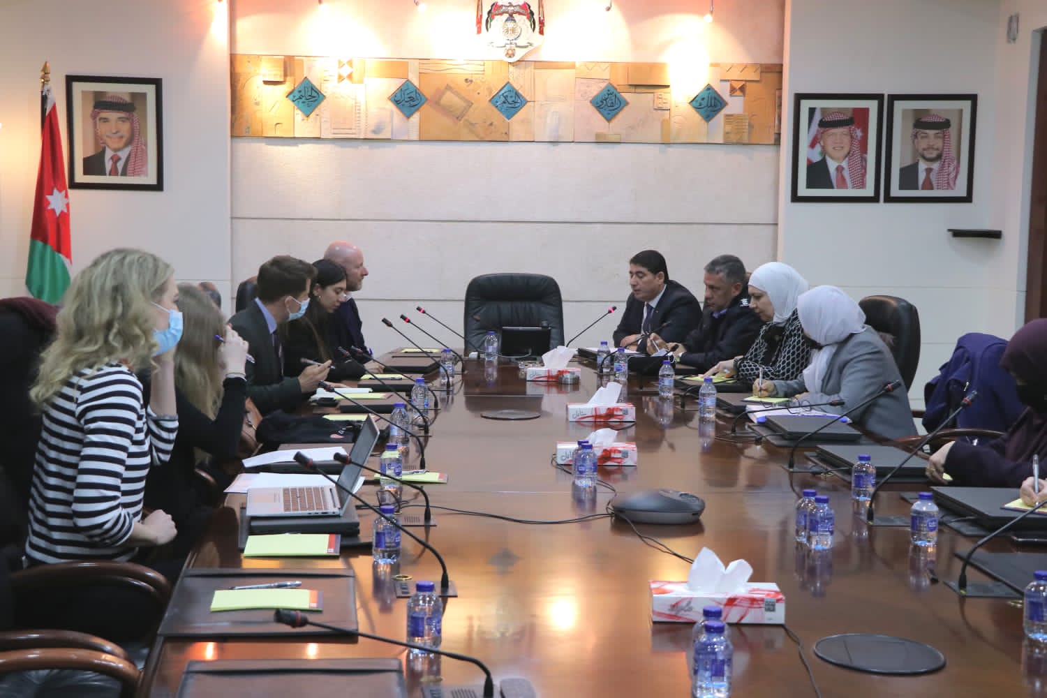 العواملة ومدير المركز النرويجي لحقوق الإنسان يبحثان سبل التعاون