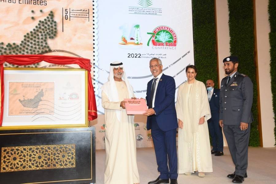 نهيان مبارك يُطلق كتاب المجهول دُرة التمورخلال افتتاح المؤتمر الدولي السابع لنخيل التمر 2022
