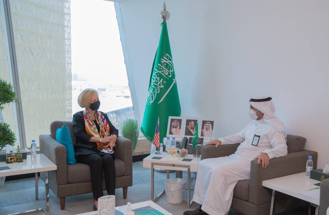 القائم بالأعمال الأمريكية تطلع على مستقبل الخدمات الصحية السعودية