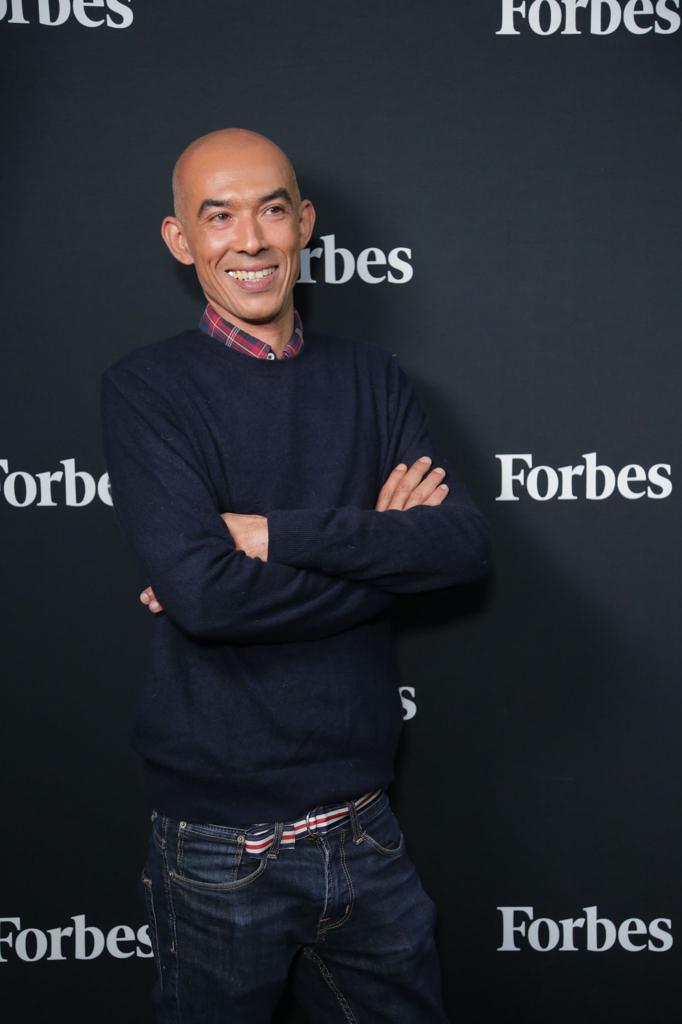 قصة ملهمة لأب مغربي أسس نادي للرياضات الإلكترونية بهدف إلهام اللاعبين الشباب وتطوير مواهبهم