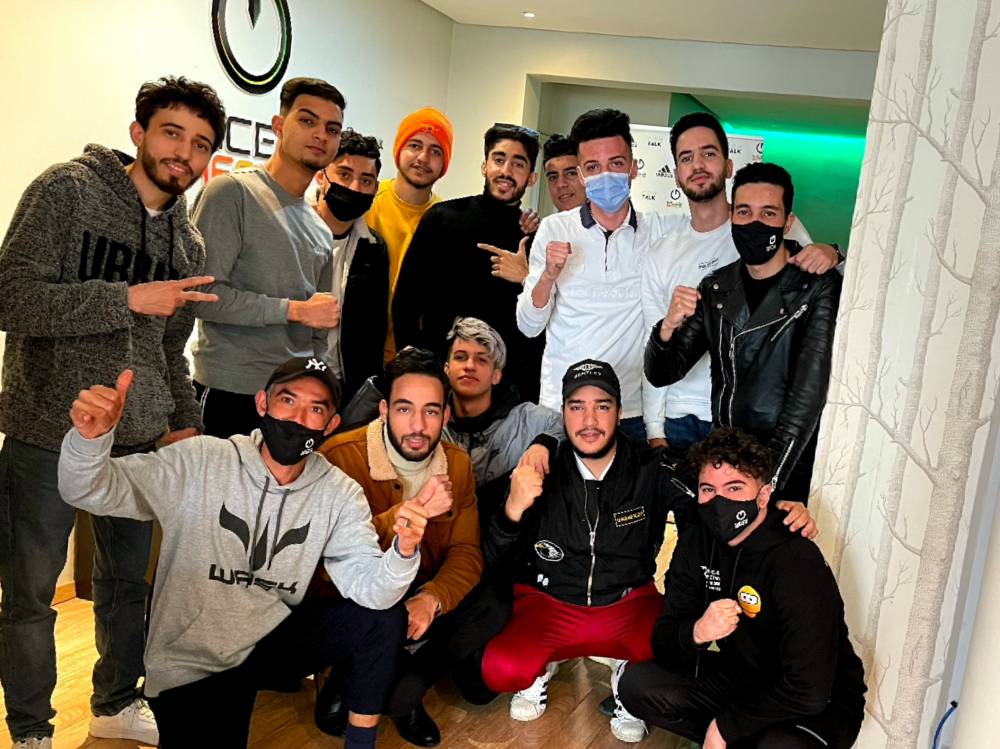 قصة ملهمة لأب مغربي أسس نادي للرياضات الإلكترونية بهدف إلهام اللاعبين الشباب وتطوير مواهبهم