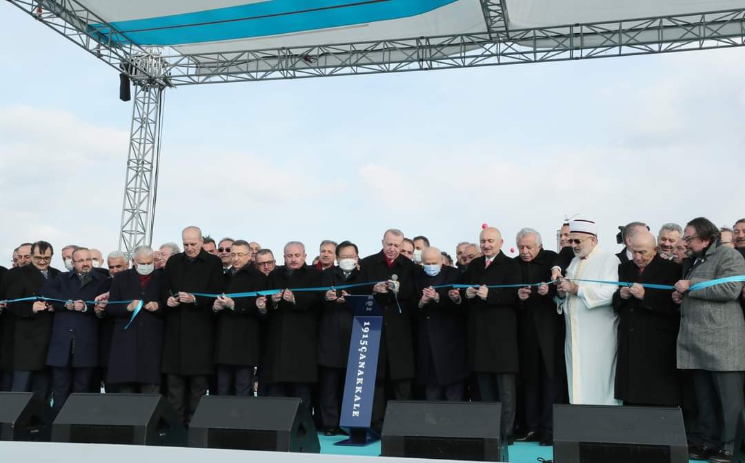 بالصور : الرئيس التركي يفتتح أطول جسر معلق في العالم جناق قلعة 1915 الرابط بين قارتي أوروبا وآسيا 