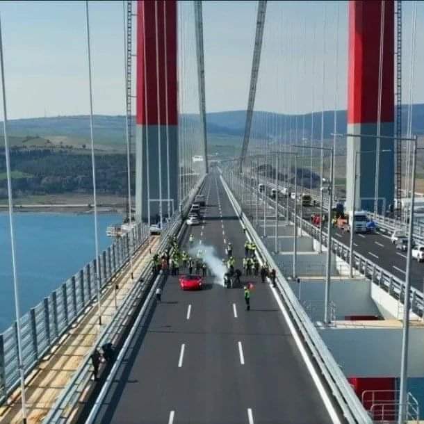 بالصور : الرئيس التركي يفتتح أطول جسر معلق في العالم جناق قلعة 1915 الرابط بين قارتي أوروبا وآسيا 