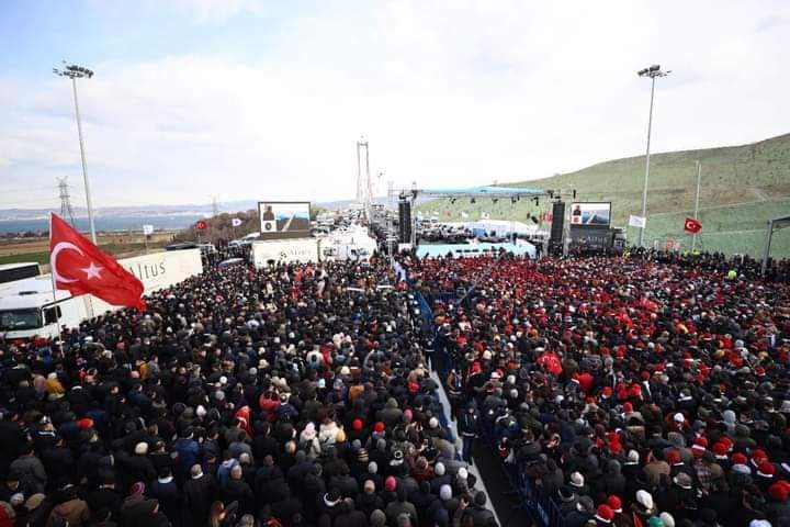 بالصور : الرئيس التركي يفتتح أطول جسر معلق في العالم جناق قلعة 1915 الرابط بين قارتي أوروبا وآسيا 