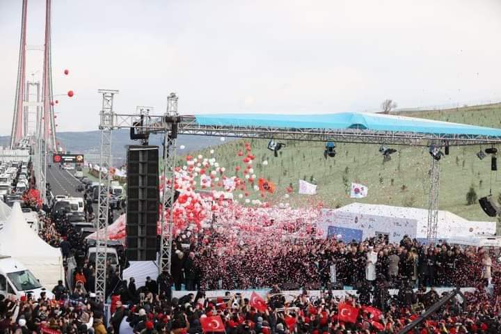 بالصور : الرئيس التركي يفتتح أطول جسر معلق في العالم جناق قلعة 1915 الرابط بين قارتي أوروبا وآسيا 