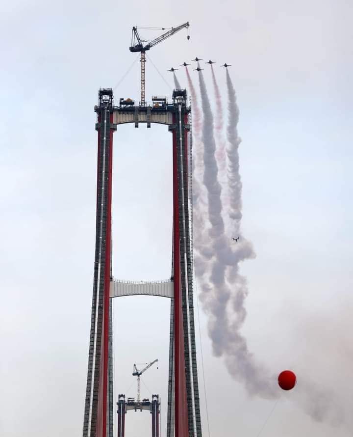 بالصور : الرئيس التركي يفتتح أطول جسر معلق في العالم جناق قلعة 1915 الرابط بين قارتي أوروبا وآسيا 