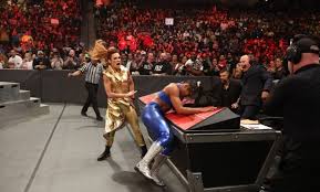 أحداث دراماتيكية ومواجهات حامية قبيل ريسلمانيا 38