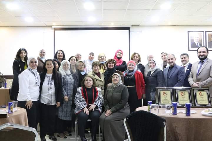 الصيادلة تكرم مجموعة من الرائدات وتقيم معرضاً وبازراً لمنتجات صيدلانيات