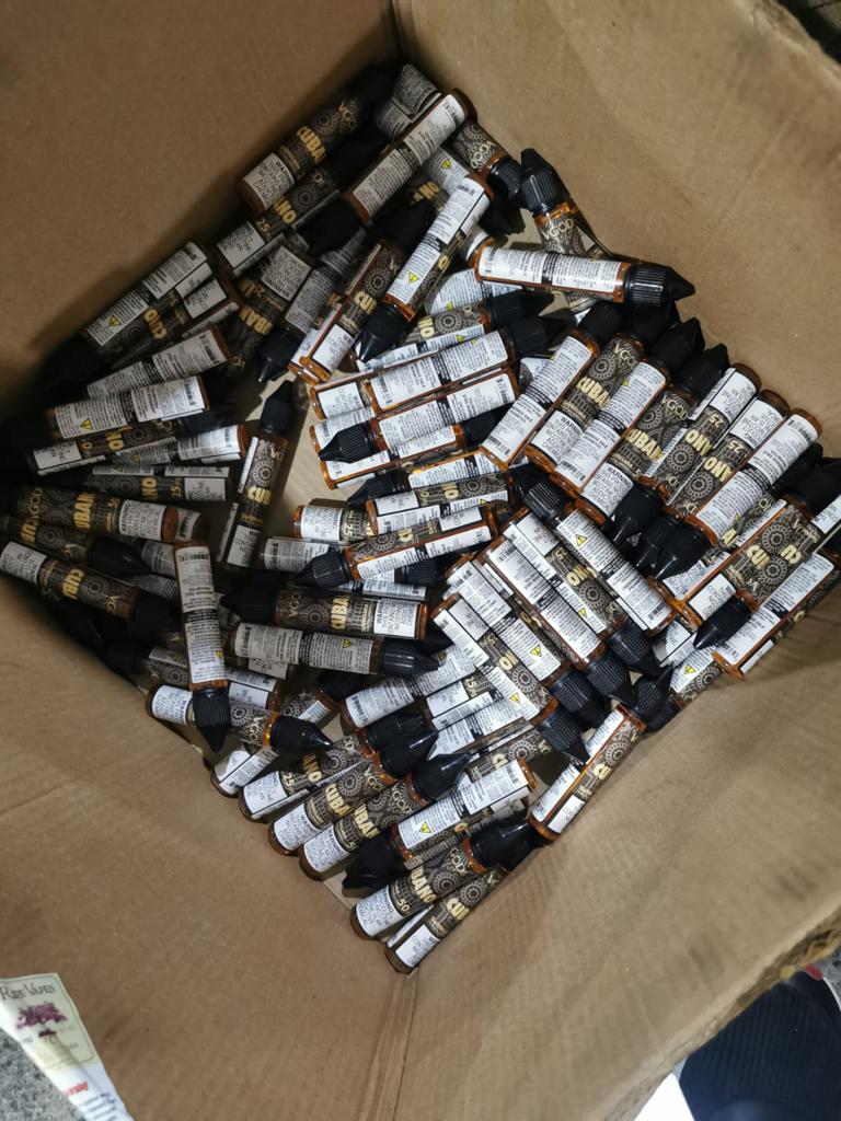 الجمارك  تضبط معمل لصناعة  نكهات السجائر الفاسدة