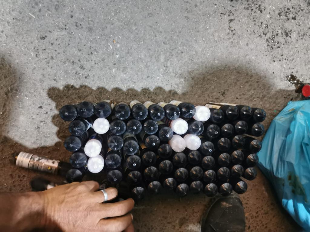 الجمارك  تضبط معمل لصناعة  نكهات السجائر الفاسدة