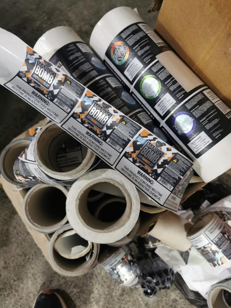 الجمارك  تضبط معمل لصناعة  نكهات السجائر الفاسدة