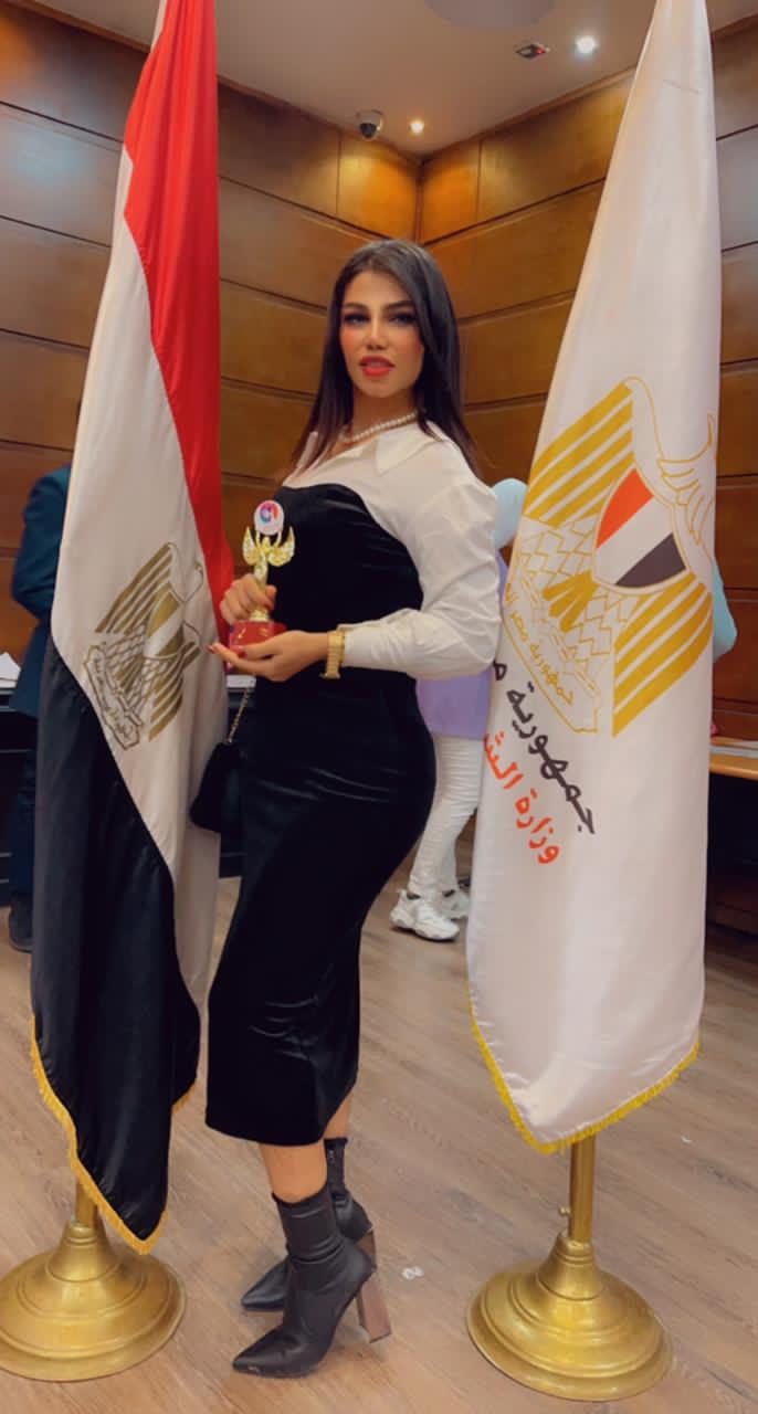 الملتقى التأهيلي للمرأة العربية والطفل يكرم ملكة جمال(ايمي عبدالغني)  