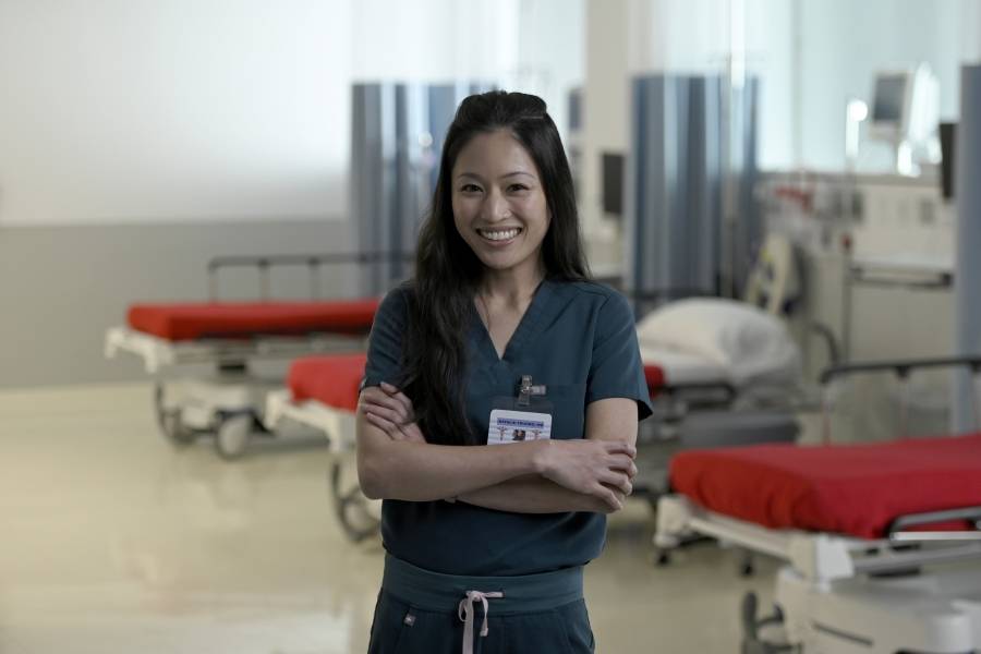 نساء يعملن في خط الدفاع الأول: تقديم لمحة عن طبيعة عملهن في مجال طب الطوارئ