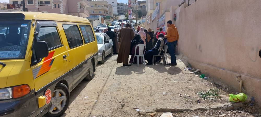 تجمهر كبير لمندوبي ومؤازري المرشحين في الطفيلة