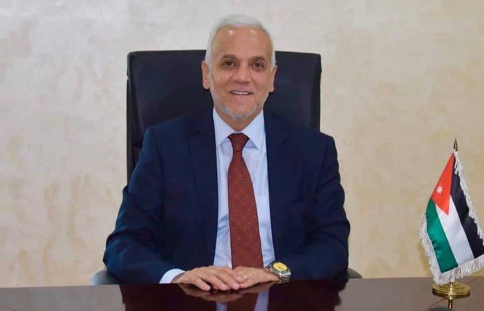 المفلح يعلن بدء تحويل 100 دينار لمنتفعي المعونة الوطنية