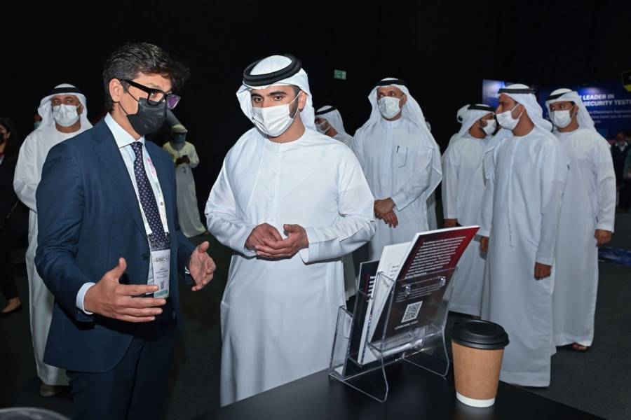 منصور بن محمد يزور معرض ومؤتمر الخليج لأمن المعلومات جيسيك جلوبال 2022