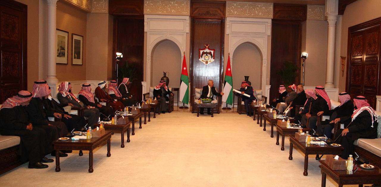  العيسوي يلتقي مجموعة من المصابين العسكريين في معركة الكرامة 