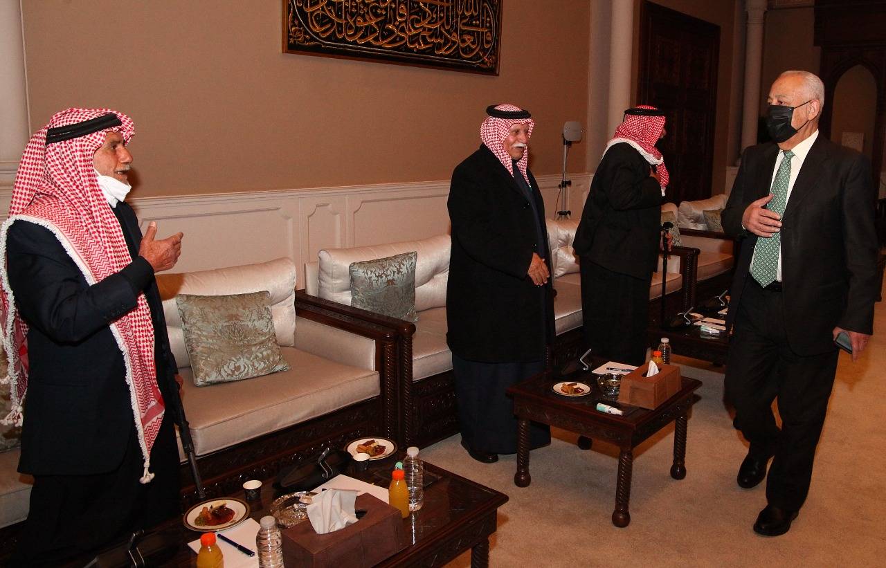  العيسوي يلتقي مجموعة من المصابين العسكريين في معركة الكرامة 