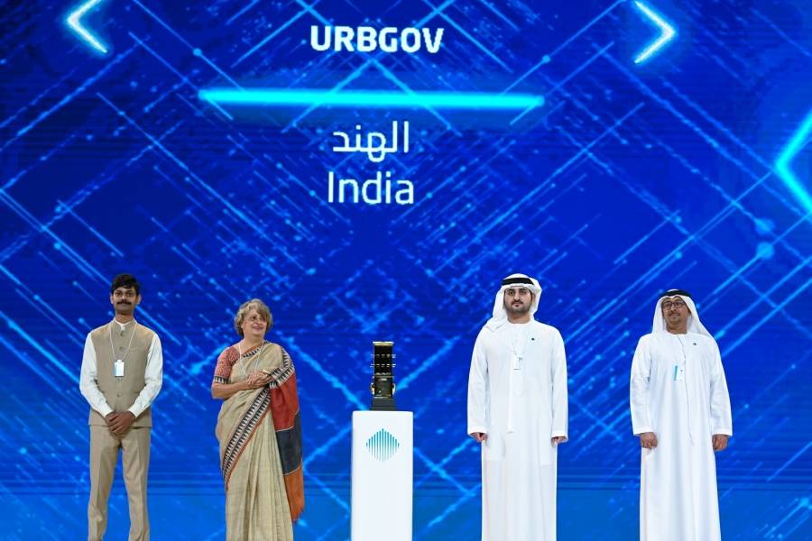 مكتوم بن محمد يكرّم خمسة مشاريع فائزة بجائزة دبي الدولية لأفضل ممارسات التنمية المستدامة