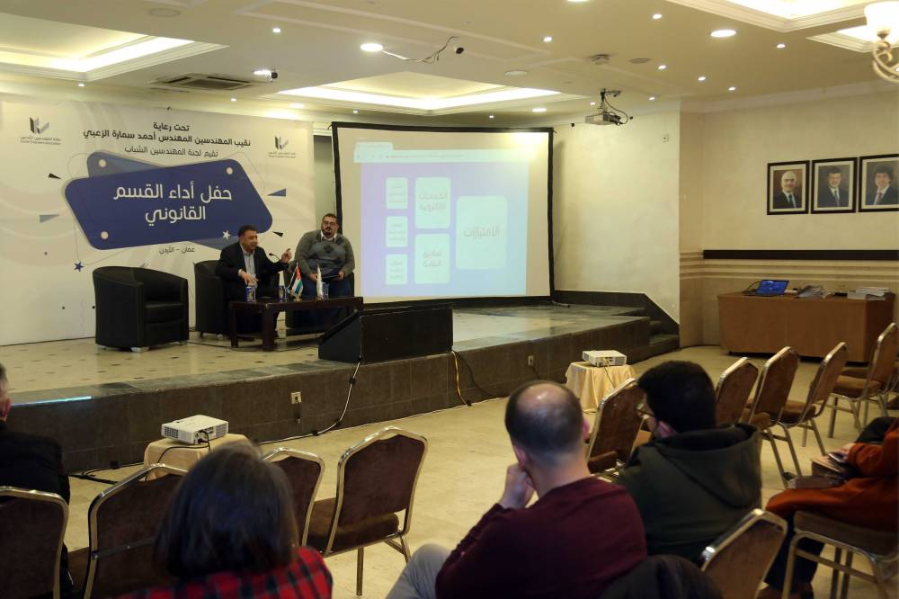 100 مهندس ومهندسة يؤدون اليمين القانونية في عمان