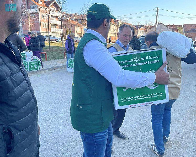 مركز الملك سلمان للإغاثة يوزع أكثر من 15 طنّاً من السلال الغذائية الرمضانية في بريشتينا بكوسوفو