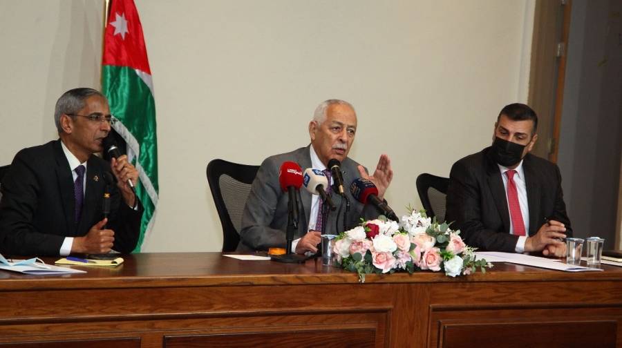 بتوجيهات ملكية.. العيسوي يعلن عن إطلاق حُزمة مبادرات ملكية تنموية وتطويرية بالمفرق