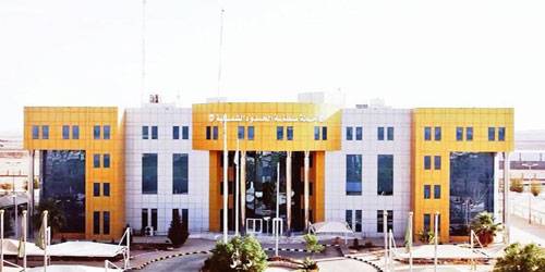 أمانة الحدود الشمالية تعالج أكثر من 1000 متر مربع من هبوطات الشوارع والأرصفة المتهالكة