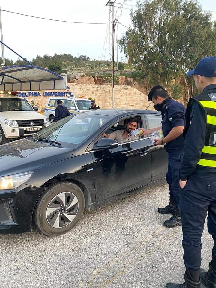 الدوريات الخارجية تطلق مبادرة اخي السائق .. تمهل افطارك معنا .. صور 