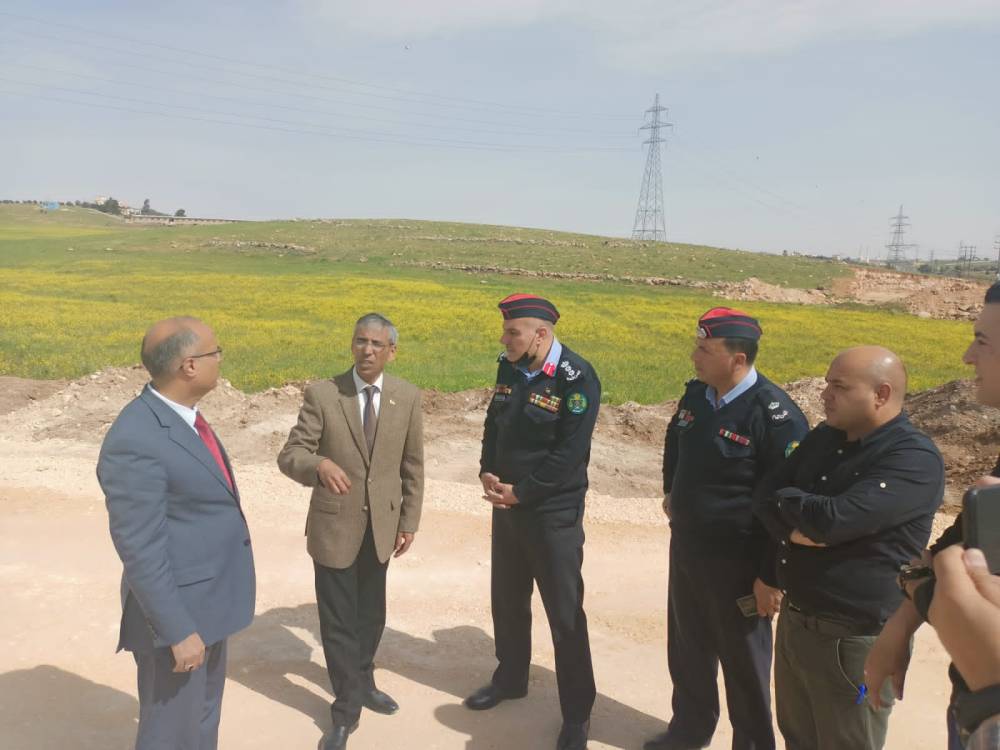محافظ المفرق سلمان النجادا يتفقد طريق تحويلة البويضة - المنشية - إربد ويؤكد لن نسمح لأحد باعاقة عمل تنفيذ المشاريع 