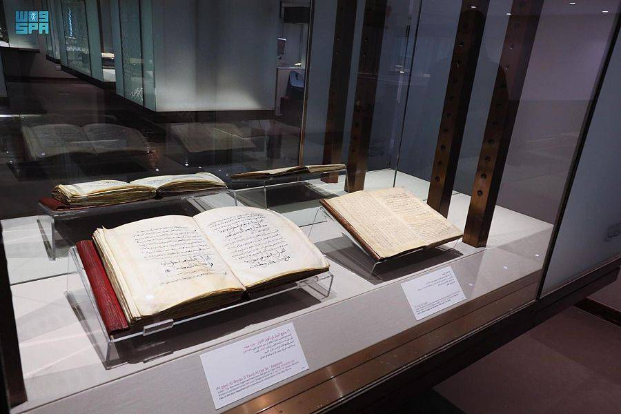 لمخطوطات العربية .. جوهرة الأصالة والهوية الحضارية الزاخرة