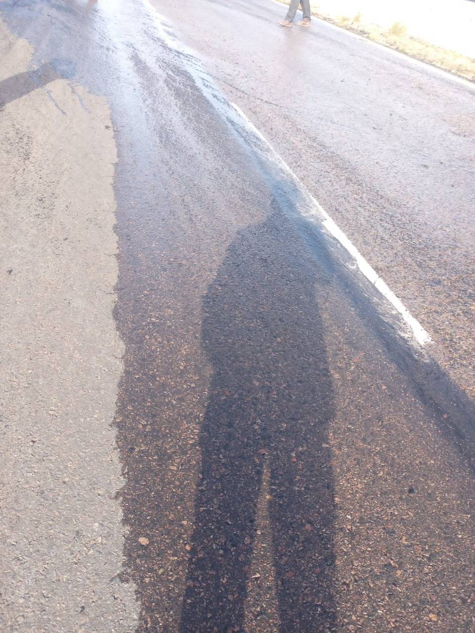 الاشغال: أغلاق مسرب من الطريق الخلفي المخصص للشاحنات بالعقبة وجسر الحاويات بشكل جزئي اثر حادثي سير 