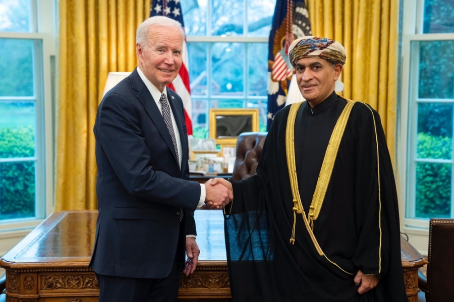 تحيّات سلطان عُمان إلى رئيس الولايات المتحدة الأمريكية