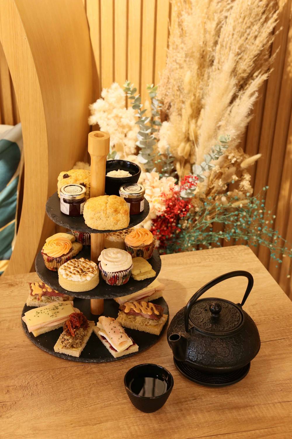 حان وقت الشاي...  مقهى LEVELS TEA يقدّم وجبة شاي   من الإفطار إلى السحور   