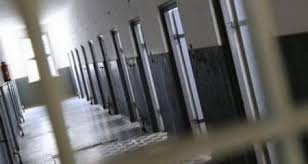 توقيف متهمَين بالاعتداء على عامل توصيل في إربد