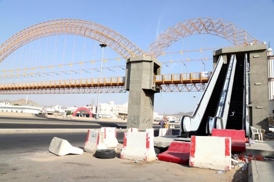 رفع كفاءة جسور المشاة لتعزيز معايير السلامة والأمان على الطرق بمكة