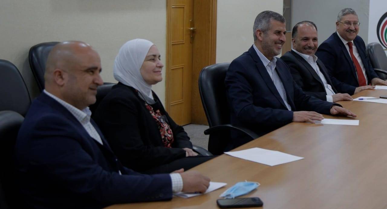 وزير الطاقة والثروة المعدنية يلتقي نقيب ومجلس نقابة المقاولين 