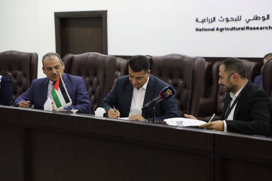 الحنيفات يرعى توقيع اتفاقيات في حاضنة الابتكار وريادة الأعمال الزراعية