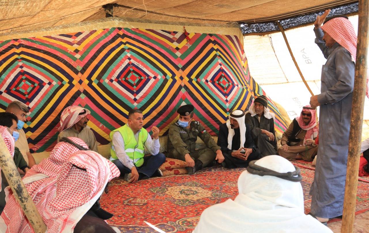 الصندوق الهاشمي لتنمية البادية يوزع طرودا في   منطقة باير