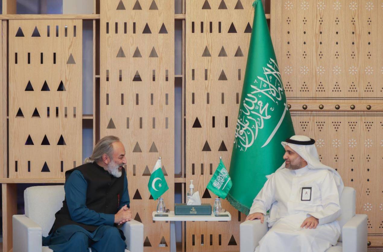 وزير الصحة يلتقي سفراء المملكة المتحدة وبلجيكا وباكستان والعراق 